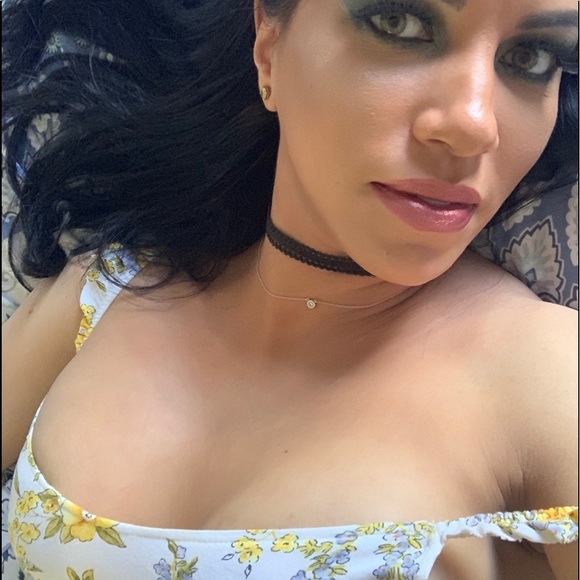 Meet your Posher, Charlene Posh Ambassador!!!! - Picture 2 of 3